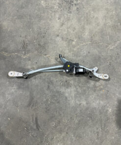 2024 BMW M3 M4 G80 G82 WINDSHIELD WIPER LINKAGE W MOTOR OEM