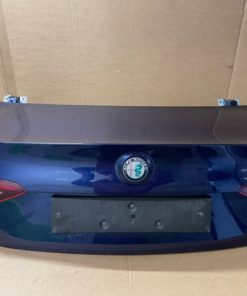 Alpha romeo giulia trunk complete from hinges in color 092 perfect
